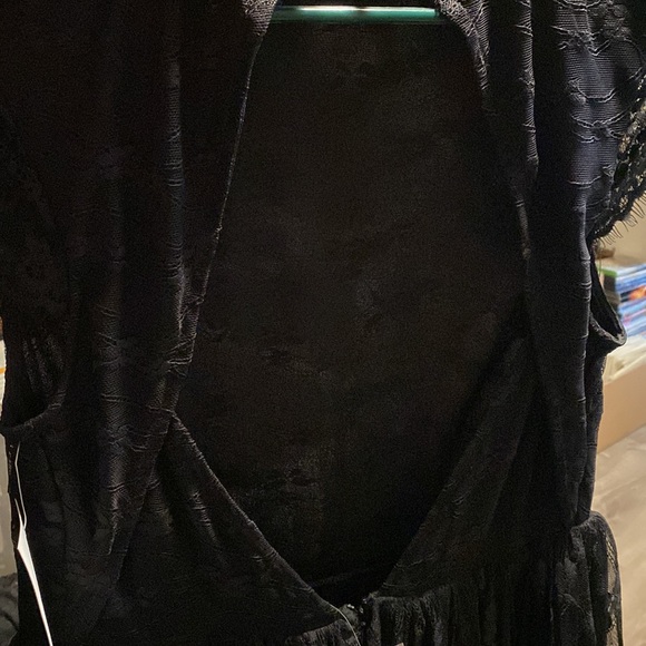 NWT lace dress with lace cap sleeves - Picture 10 of 10